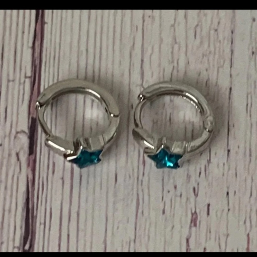 Sterling silver huggie earrings - Picture 5 of 5